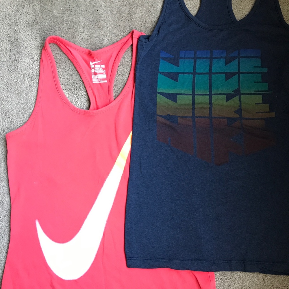 Bundle Nike tanks